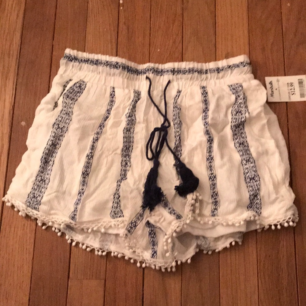 White and Navy Romeo & Juliet Shorts